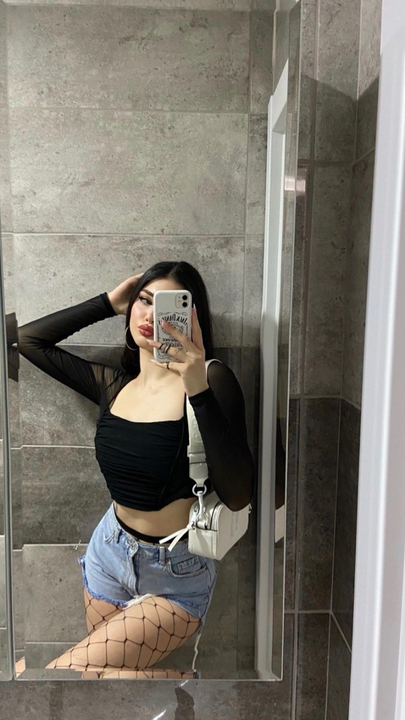 Gülüşüyle Büyüleyen İzmit Escort Merve